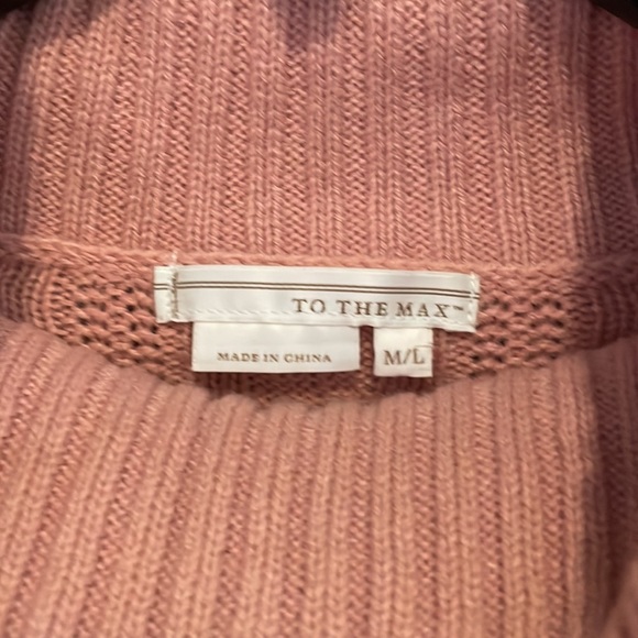 Dusty rose cable knit poncho - Picture 2 of 3